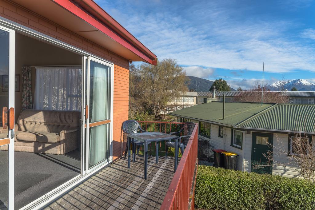 Red Tussock Motel Te Anau Exterior photo