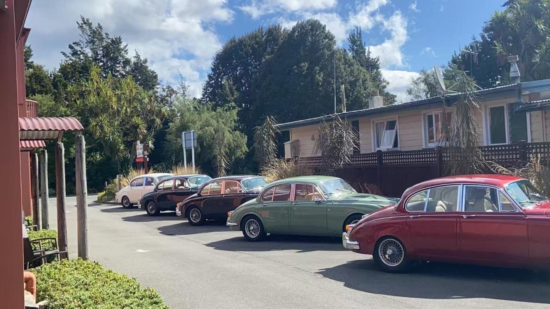 Red Tussock Motel Te Anau Exterior photo