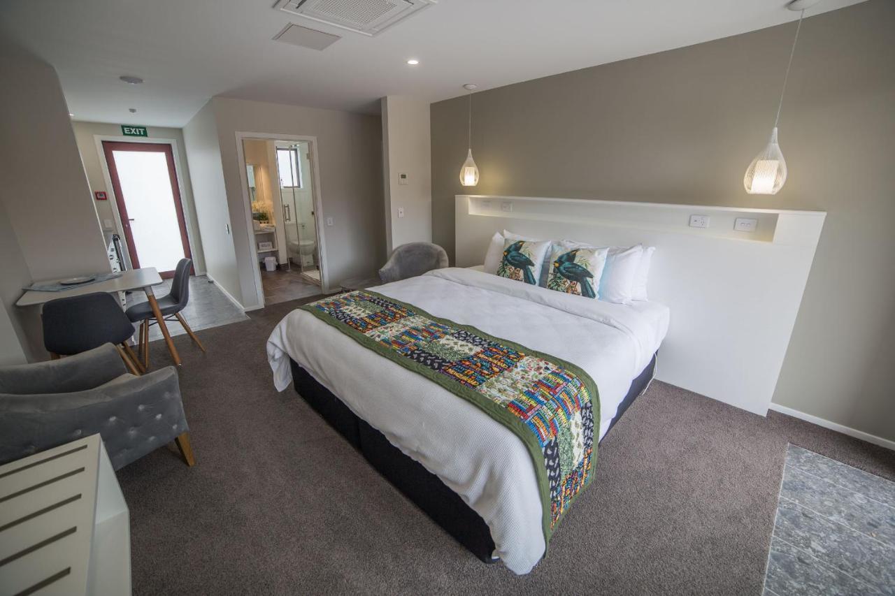 Red Tussock Motel Te Anau Exterior photo