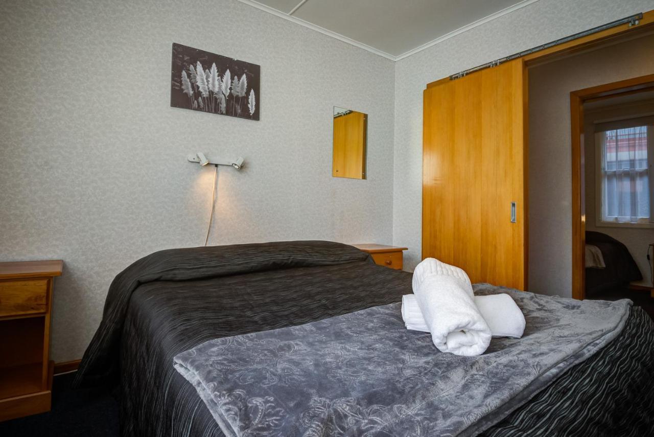 Red Tussock Motel Te Anau Exterior photo